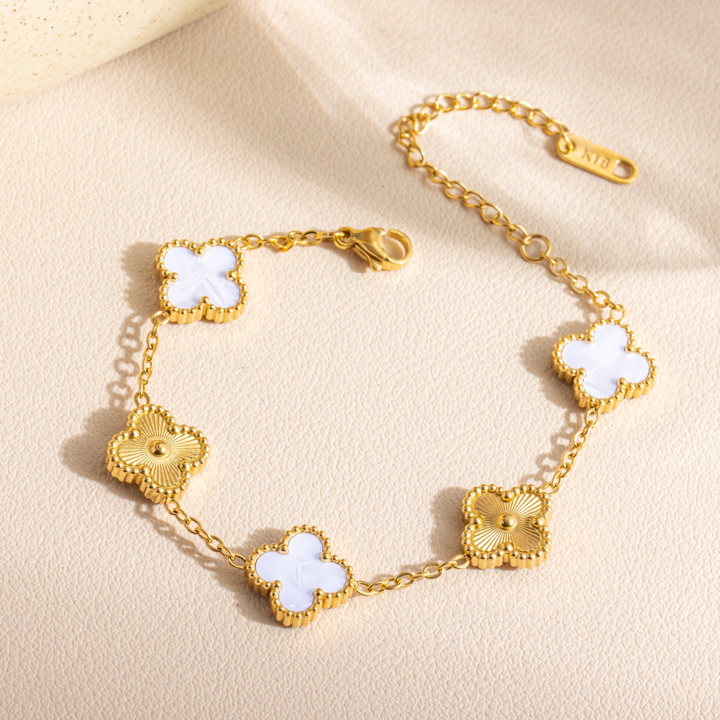 Lucky clover Bracelet 18k Gold Finish & Timeless Style