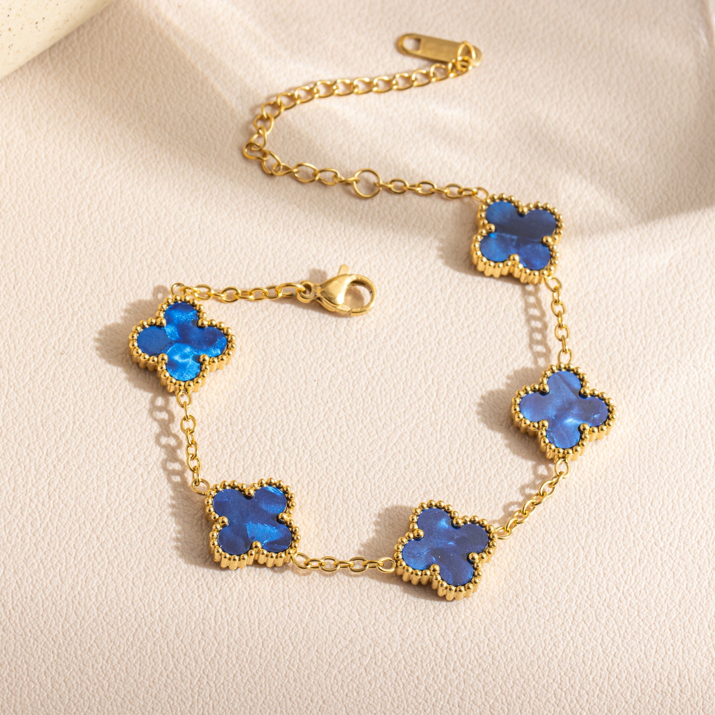 Lucky clover Bracelet 18k Gold Finish & Timeless Style