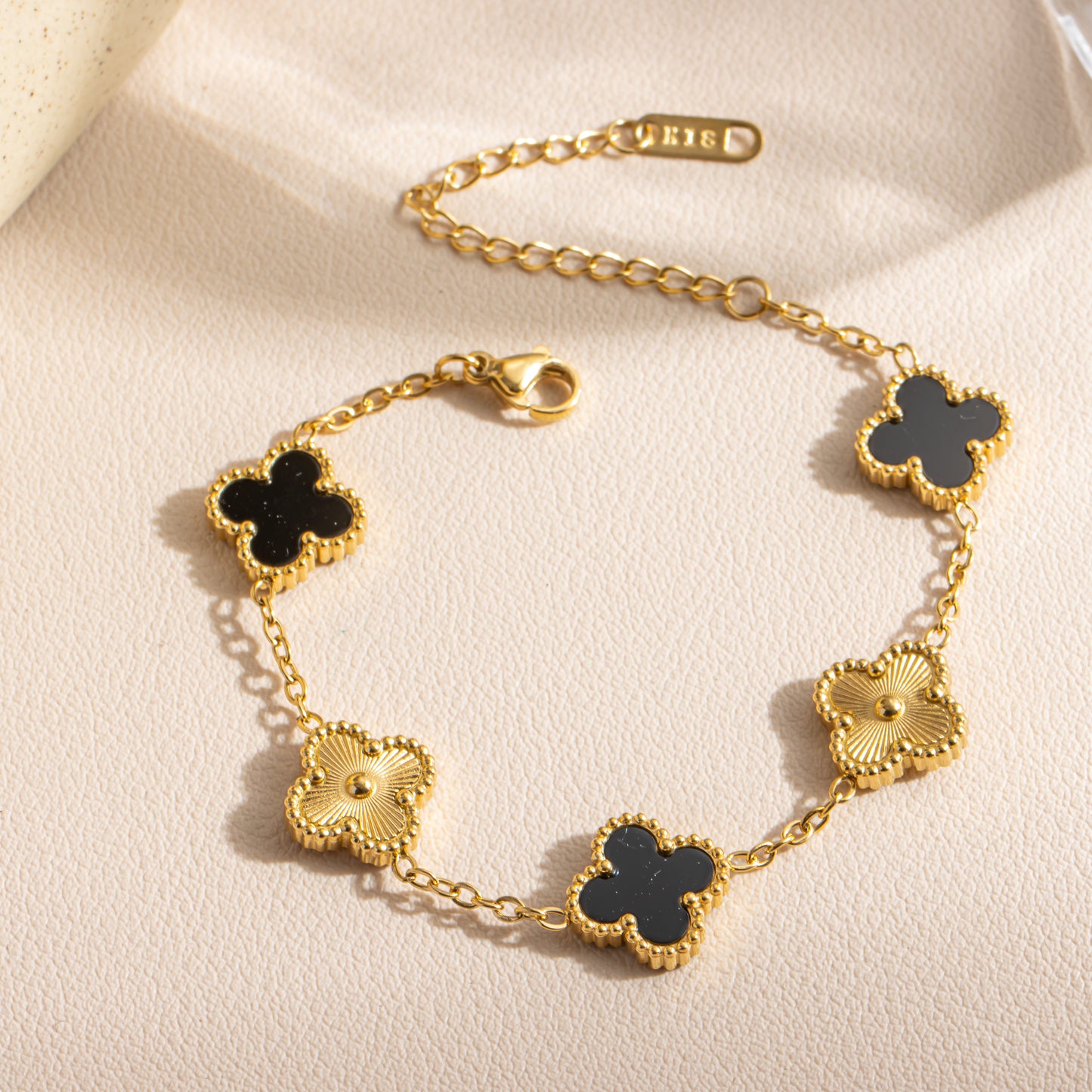 Lucky clover Bracelet 18k Gold Finish & Timeless Style