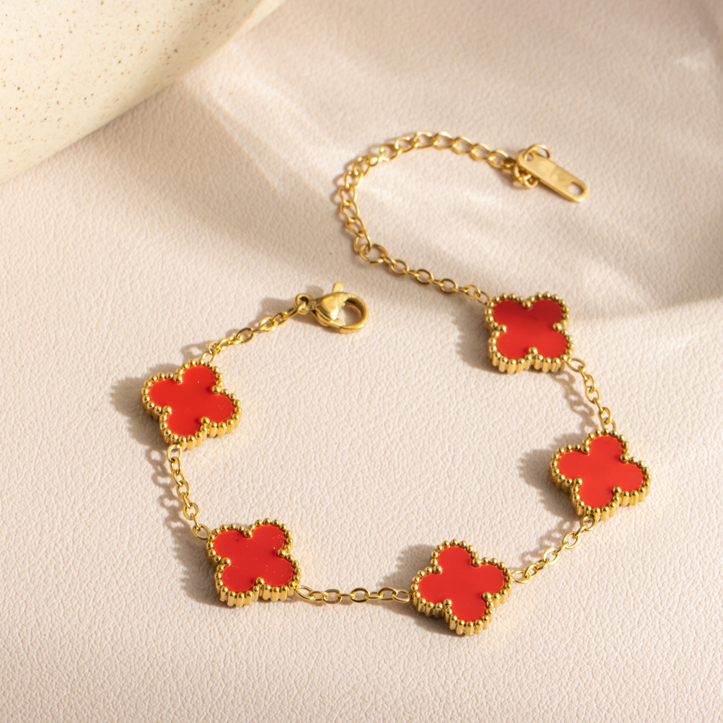 Lucky clover Bracelet 18k Gold Finish & Timeless Style
