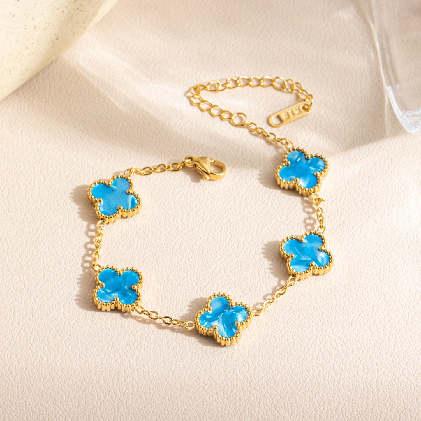 Lucky clover Bracelet 18k Gold Finish & Timeless Style