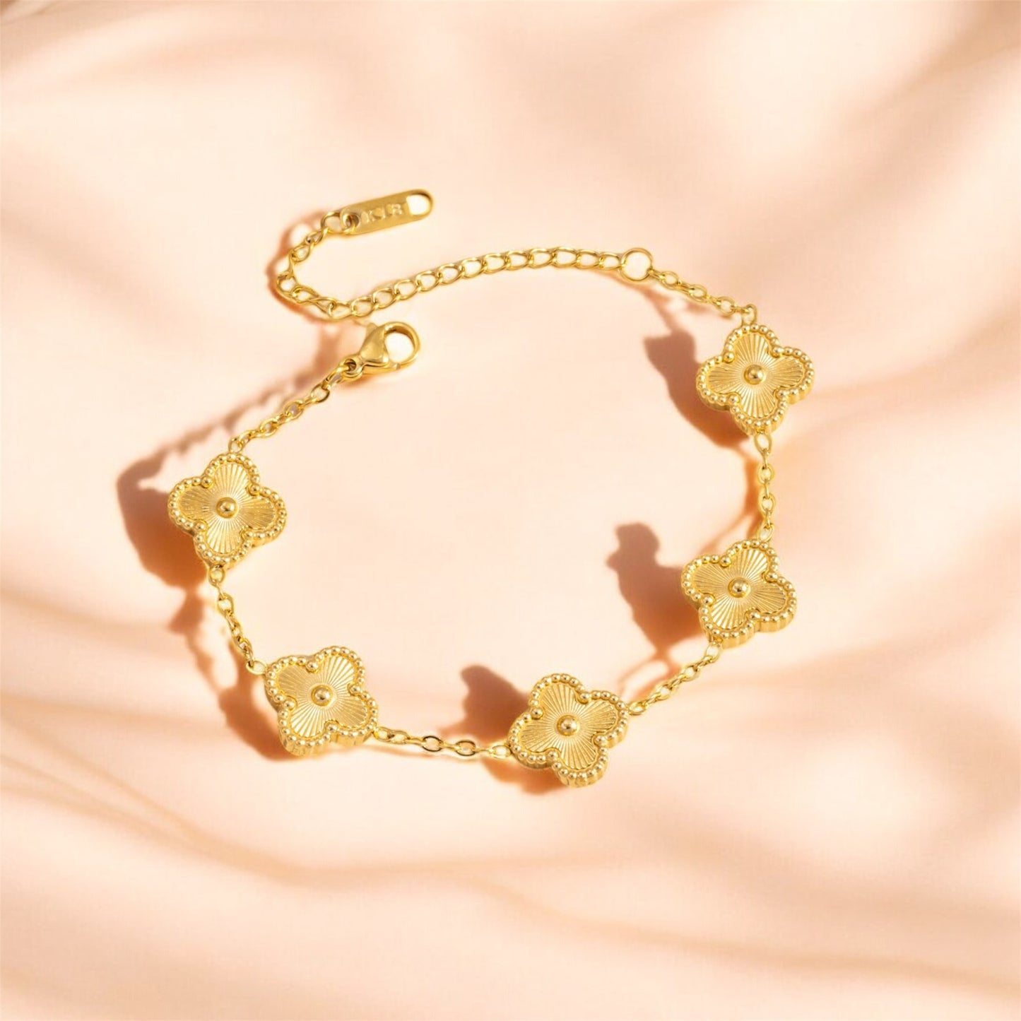 Lucky clover Bracelet 18k Gold Finish & Timeless Style