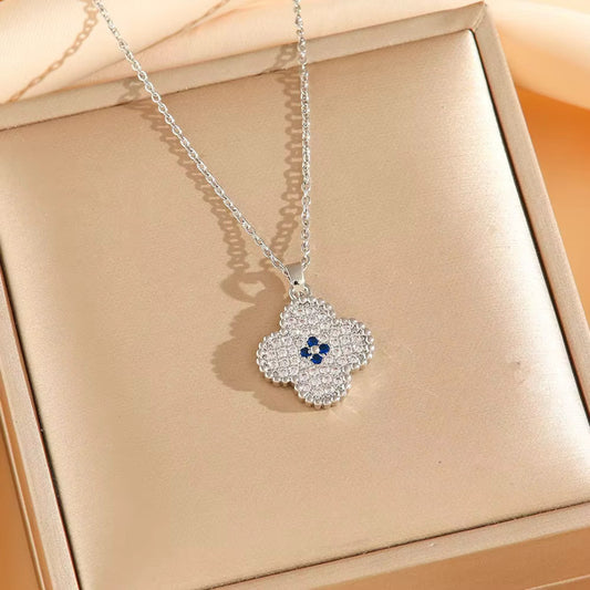 Clover Pendant necklace with sapphire accent
